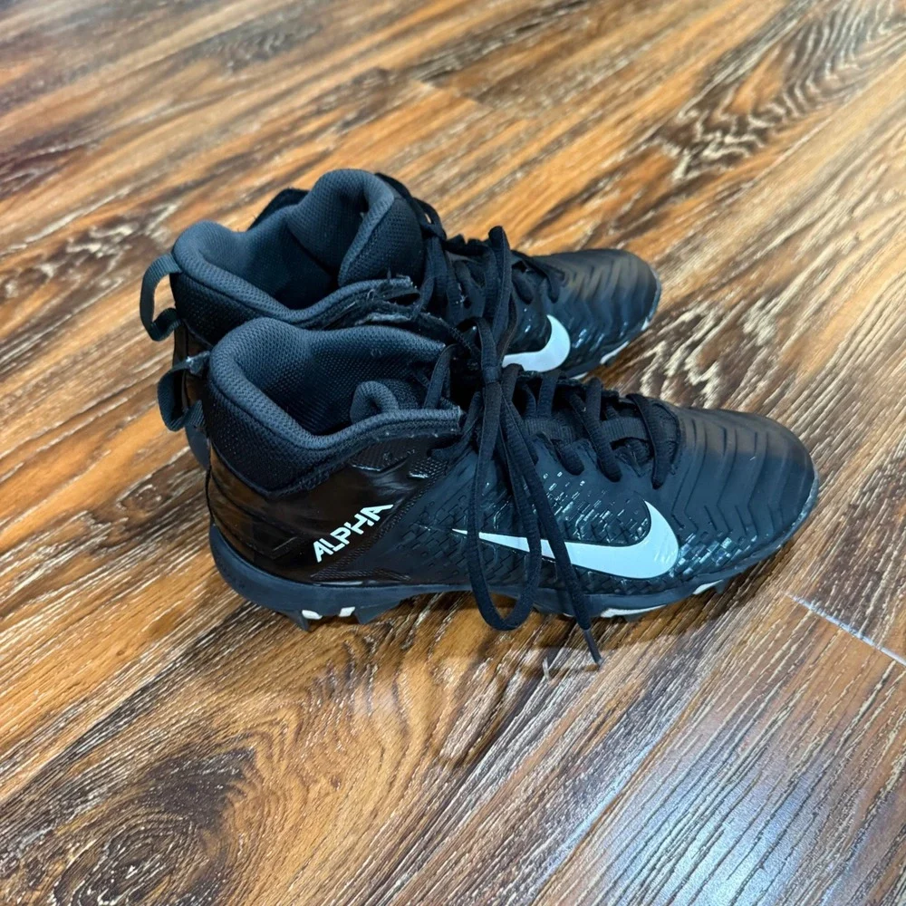 Nike Alpha Menace Shark 2 Black White Football Cleats Kids 4Y AQ7654-001
